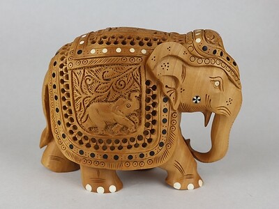 Elephant - carved - 6&quot;