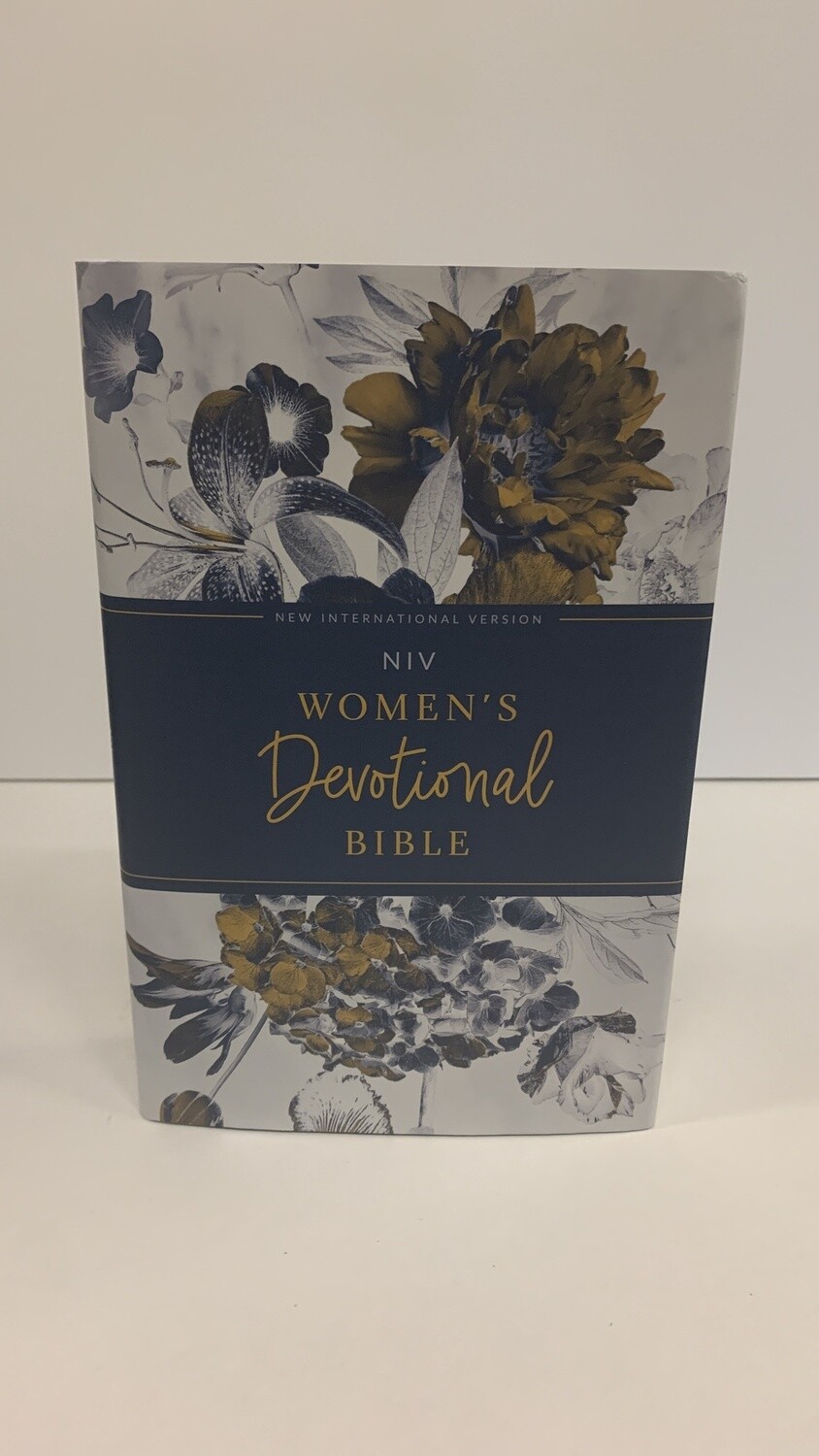 NIV Women&#39;s Devotional Bible 9780310460985