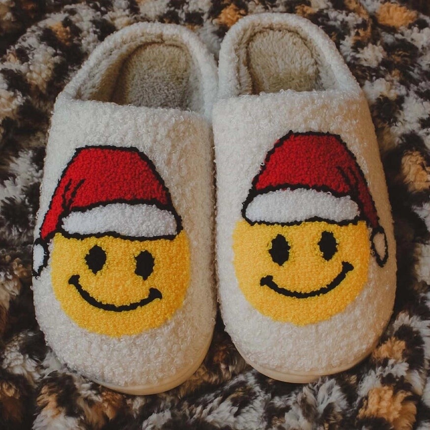 Santa Happy Face Slippers, Size: S/M