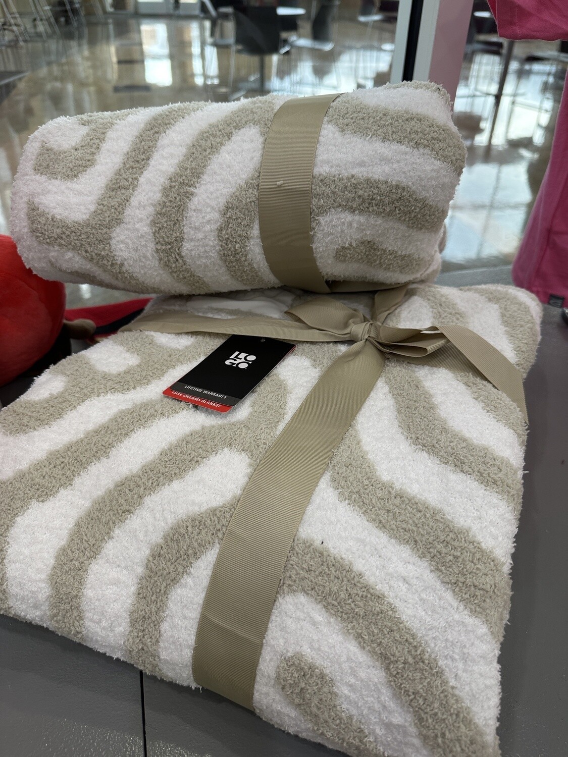 Logo Luxe Dreams Throw 23lldt