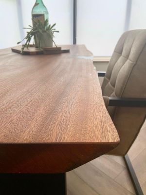 Boomstamtafel van Mahonie met zwart onderstel