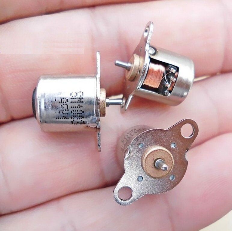 Two phase four wire small stepper motor