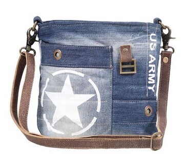 STAR DENIM SHOULDER BAG