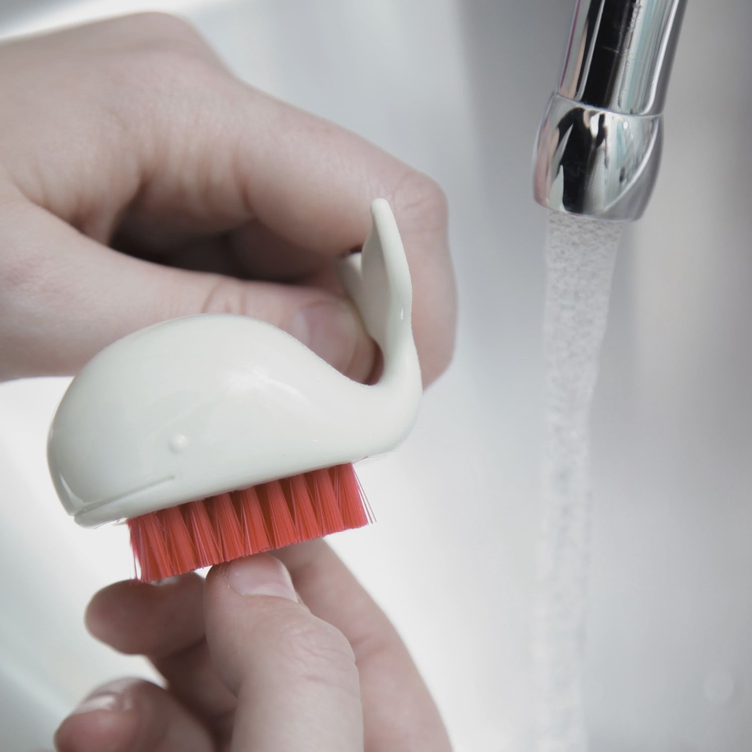 WHALE NAIL BRUSH ASST