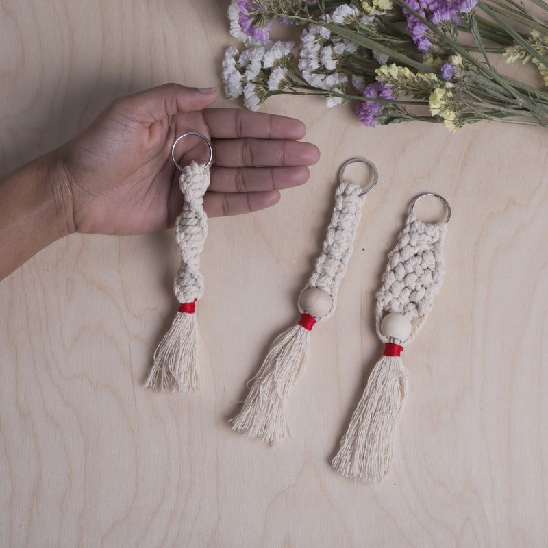 CRAFTERS MACRAME KEYCHAIN KIT