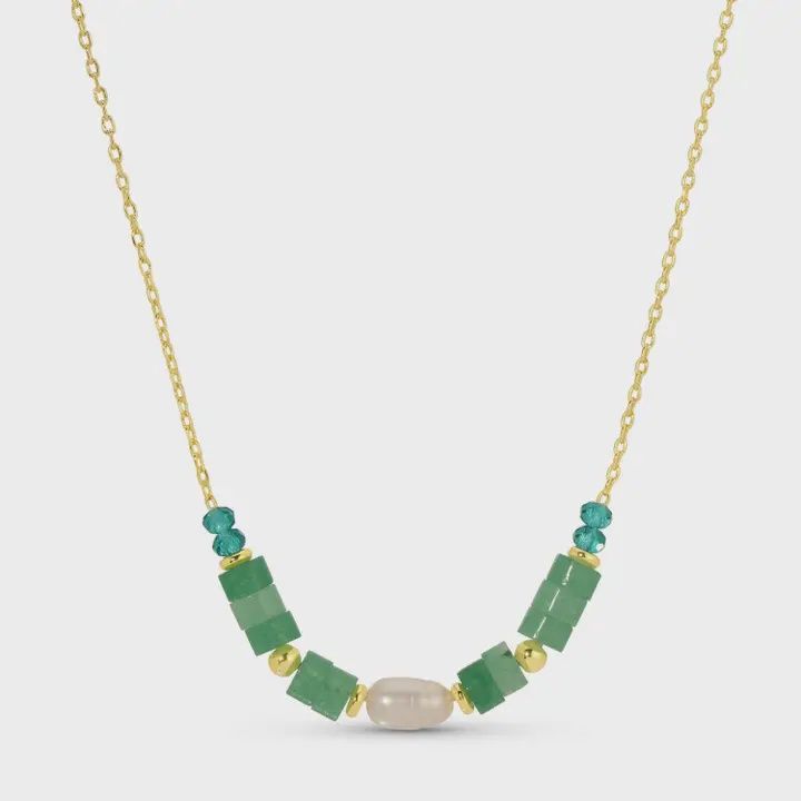 Sweet and Delicate Pearl and Stone Necklace