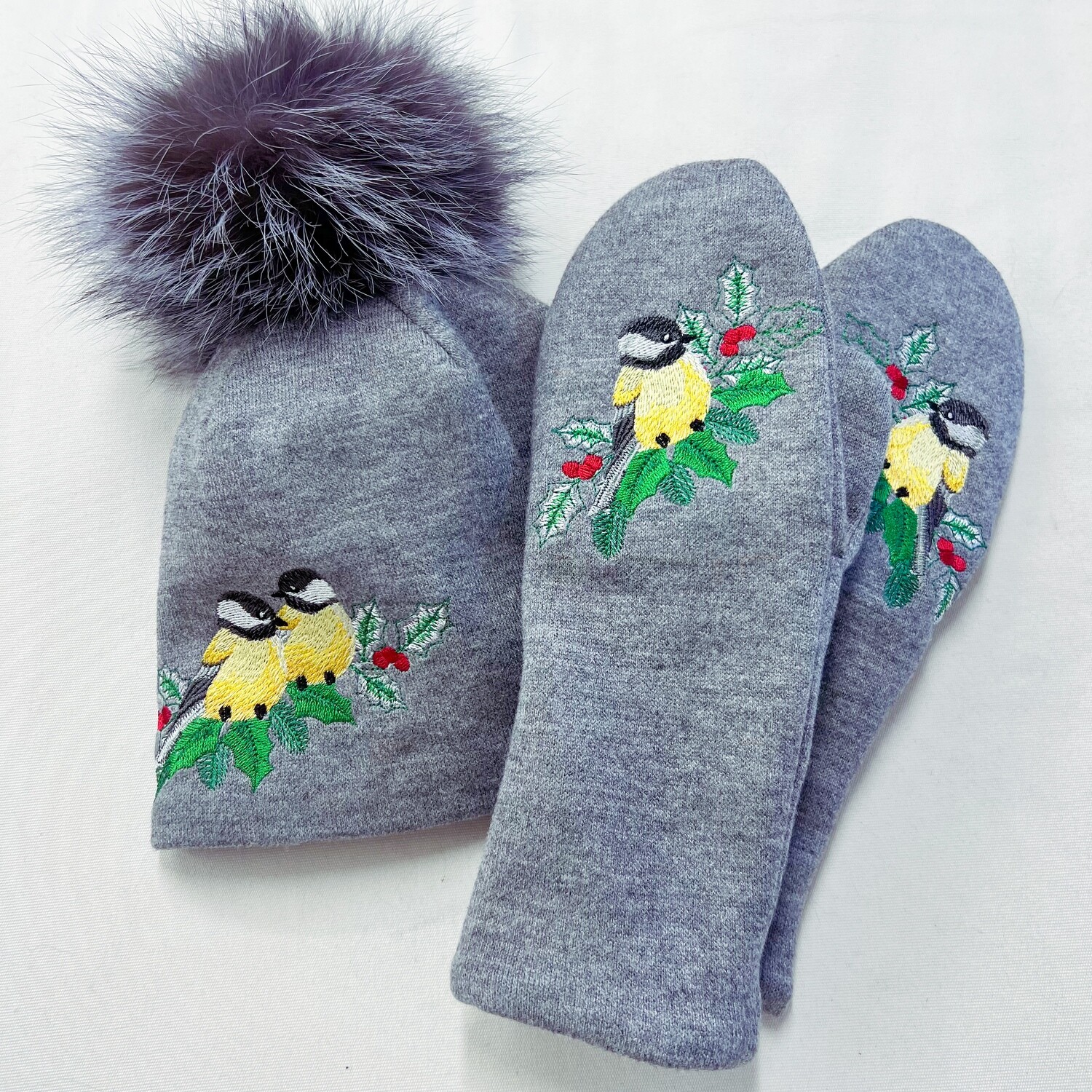Hat and Mittens Set with Pompon &quot;Mésanges&quot;.