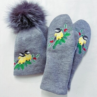 Hat and Mittens Set with Pompon &quot;Mésanges&quot;.