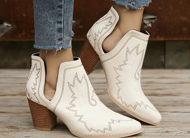 Women&#39;s V-cut Western Boots in Maroon and Off White