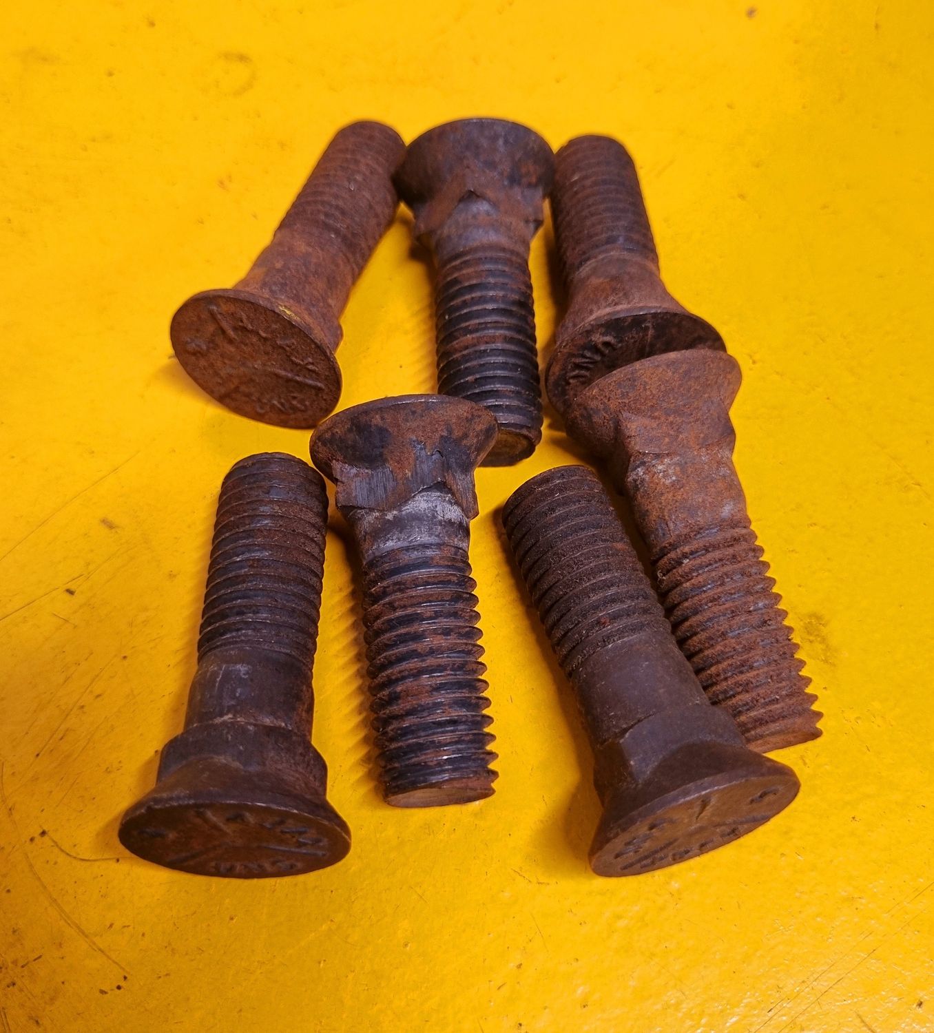 BOLT 5/8X1.3/4  UNC PLOW GR5 CSK BLK