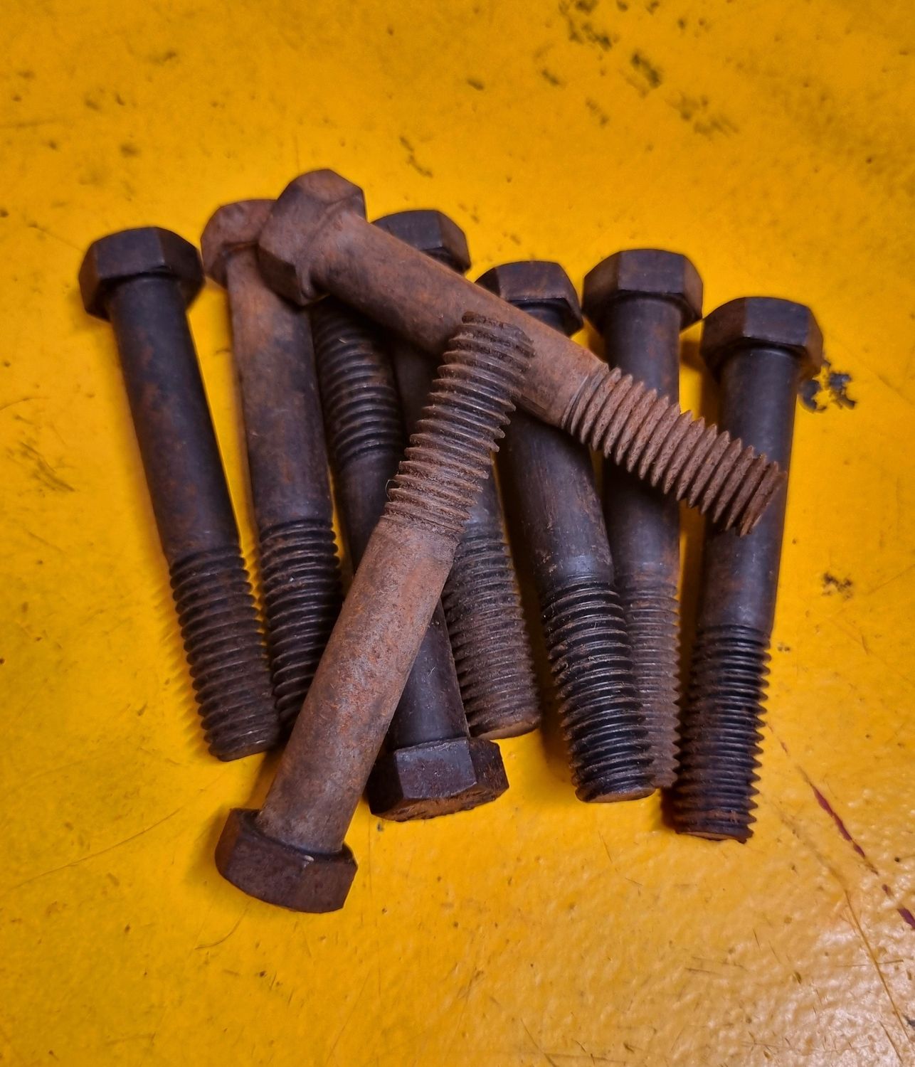 BOLT 7/16X2.3/4 UNC GR5 BLK