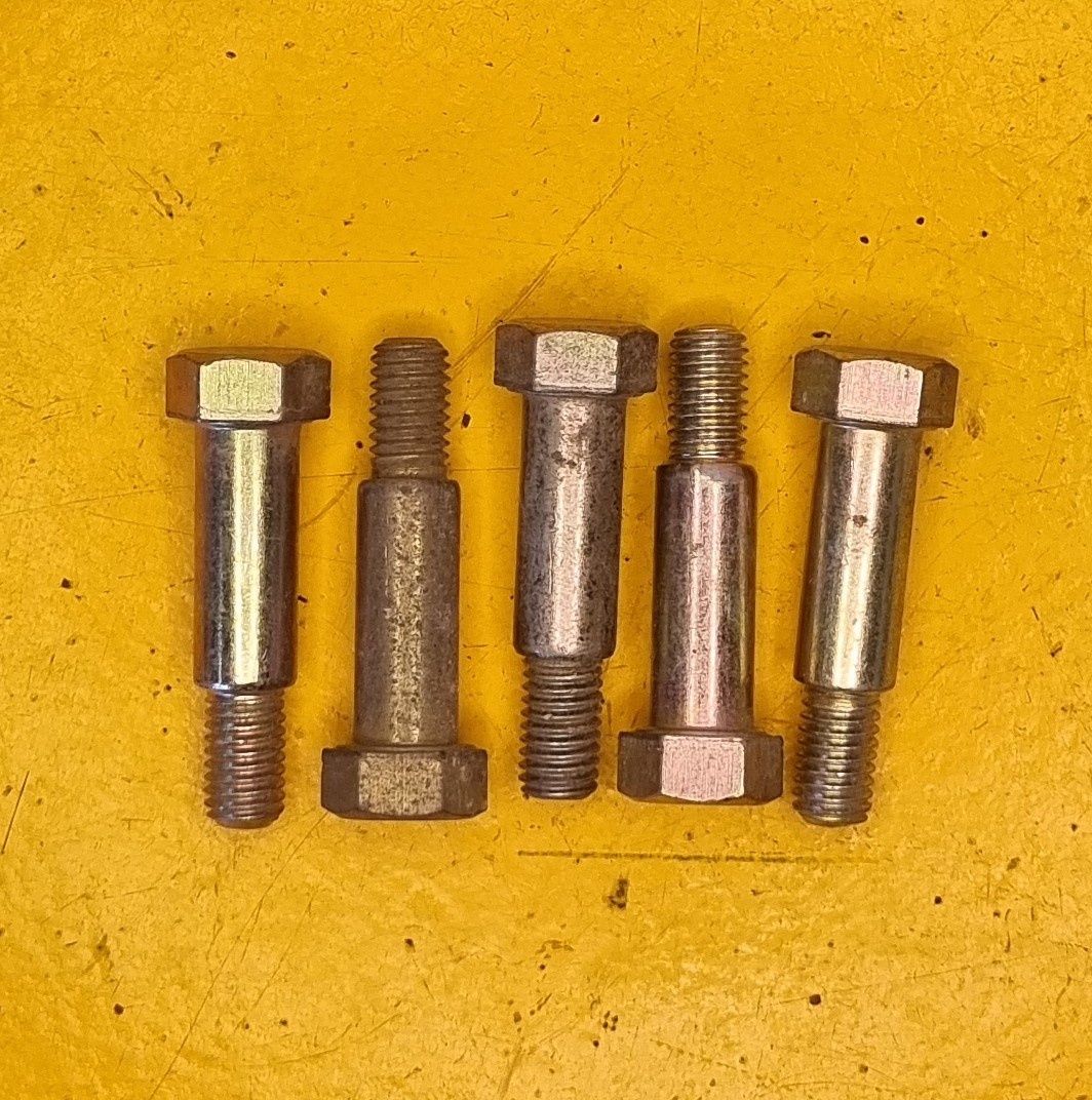 BOLT SEAT BELT M8X40 YZP