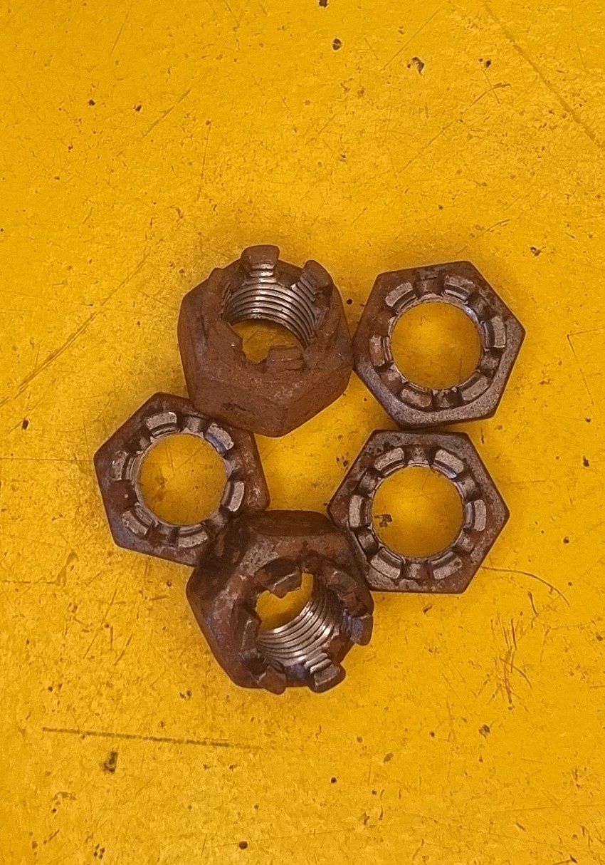 NUT M14 CASTLE 1.5 STEEL