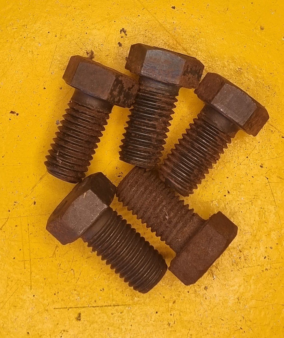 BOLT M18X35 2.5 STD 8.8 BLK