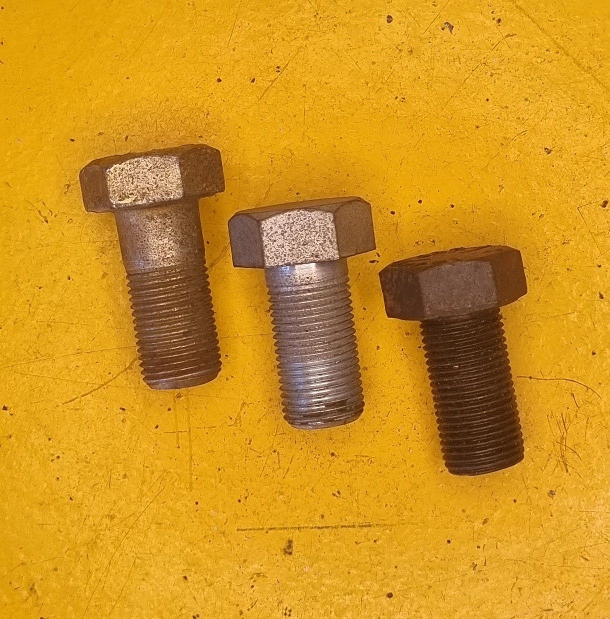 BOLT 5/8X1.1/4 UNF GR5 BLK