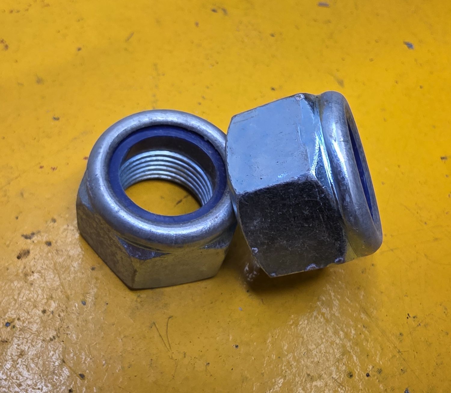 NUT M18 NYLOCK 1.5 FINE ZINC