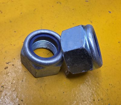 NUT M18 NYLOCK 1.5 FINE ZINC