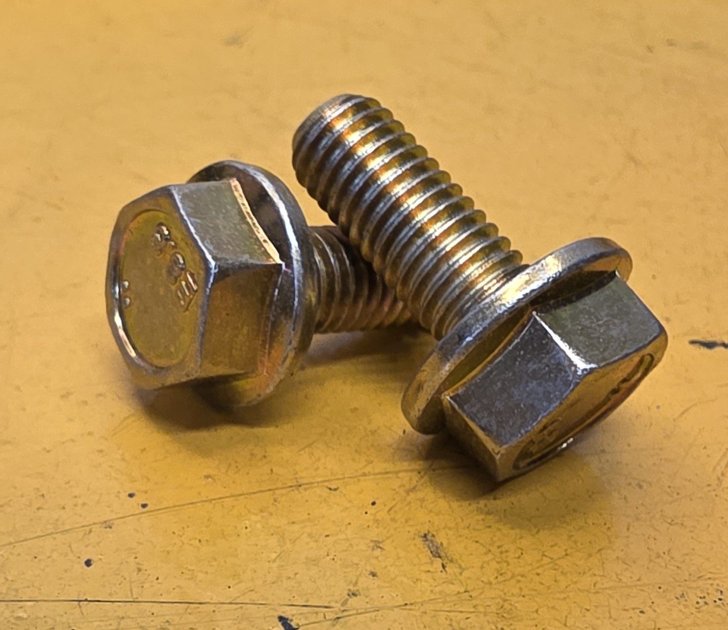 BOLT FLANGE HEAD NON-SERRATED M8X20 YZP 8.8