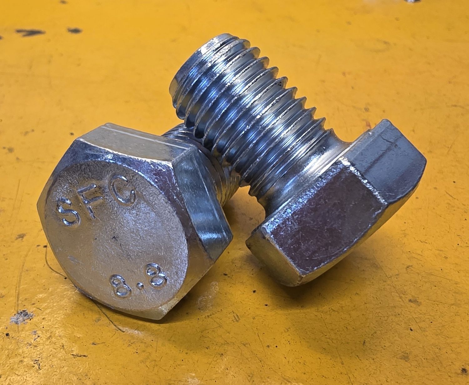 BOLT M20X30 2.5 STD ZINC 8.8