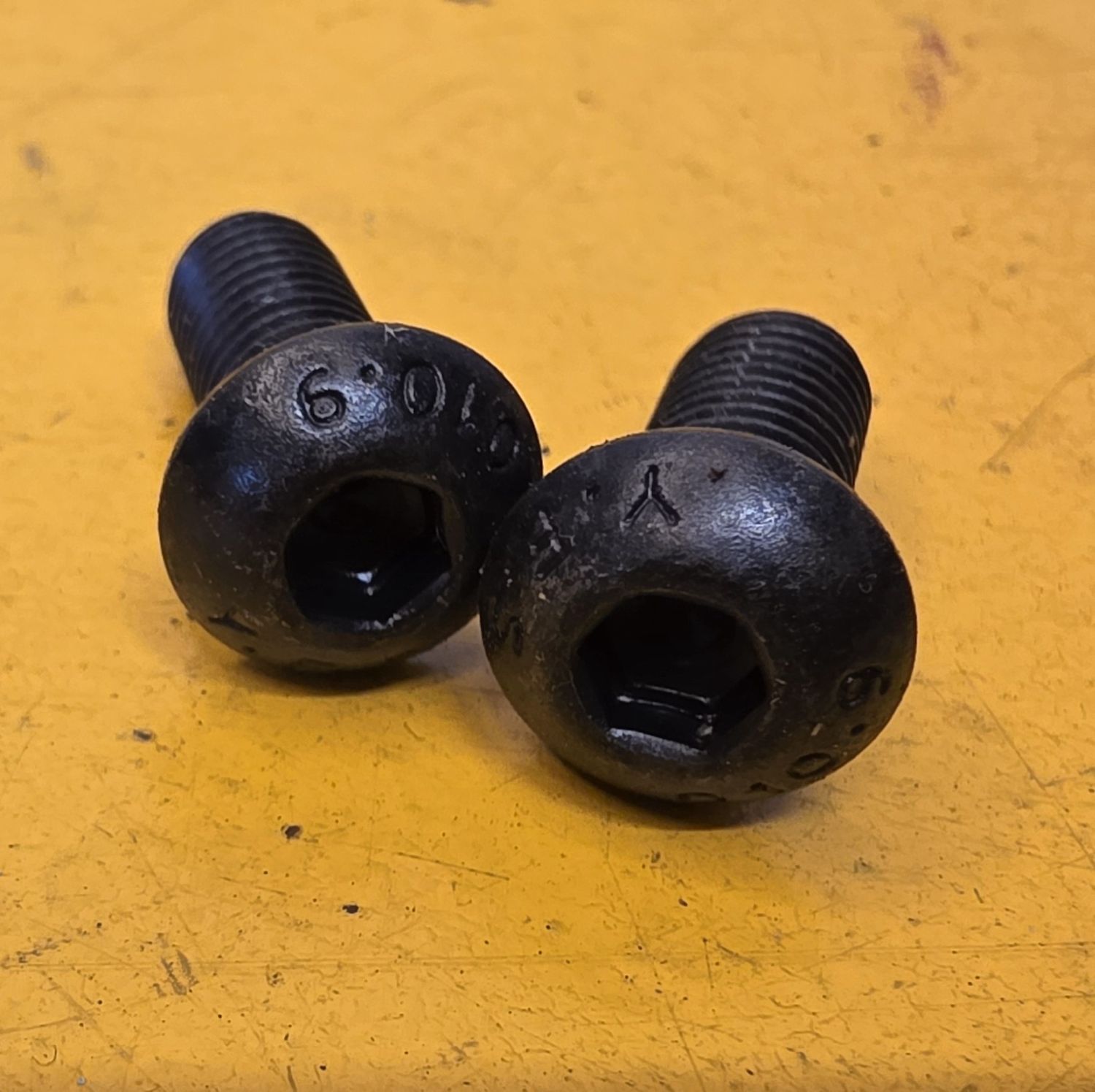 BUTTONHEAD SOCKETSCREW M8X20 BLK 10.9