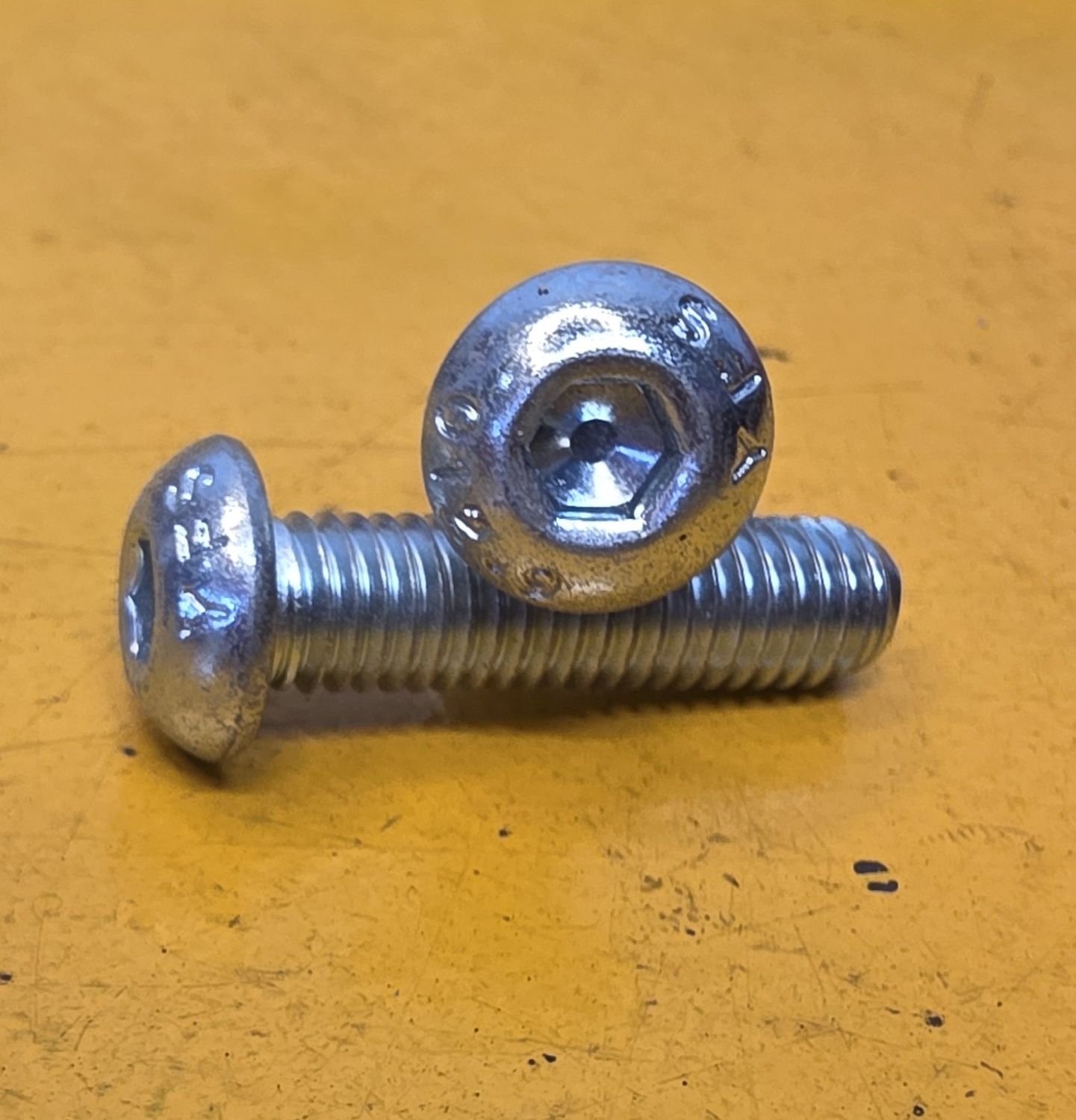 BUTTONHEAD SOCKETSCREWM8X30 ZINC 12.9