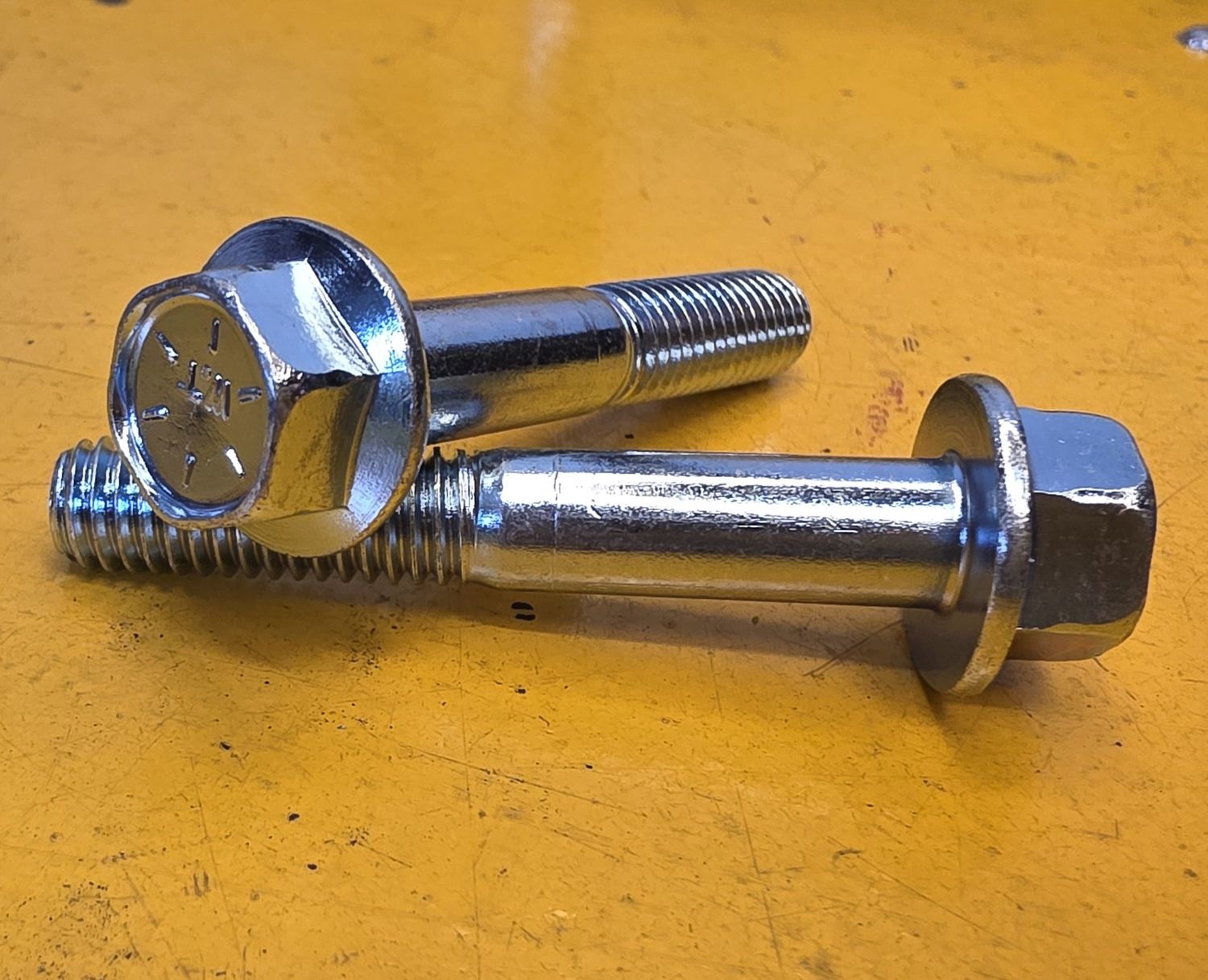 BOLT FLANGE HEAD NON-SERRATED 3/8X2.1/2 UNC ZINC GR8