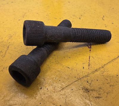 SOCKETHEAD CAPSCREW 3/8X5 UNC BLK