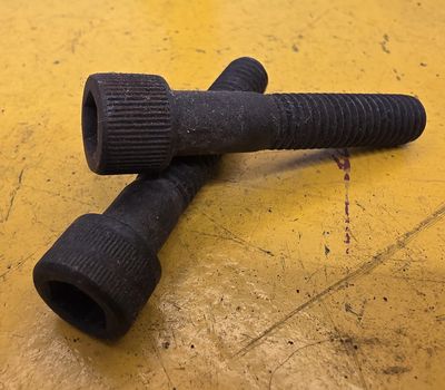 SOCKETHEAD CAPSCREW 3/8X6 UNC BLK