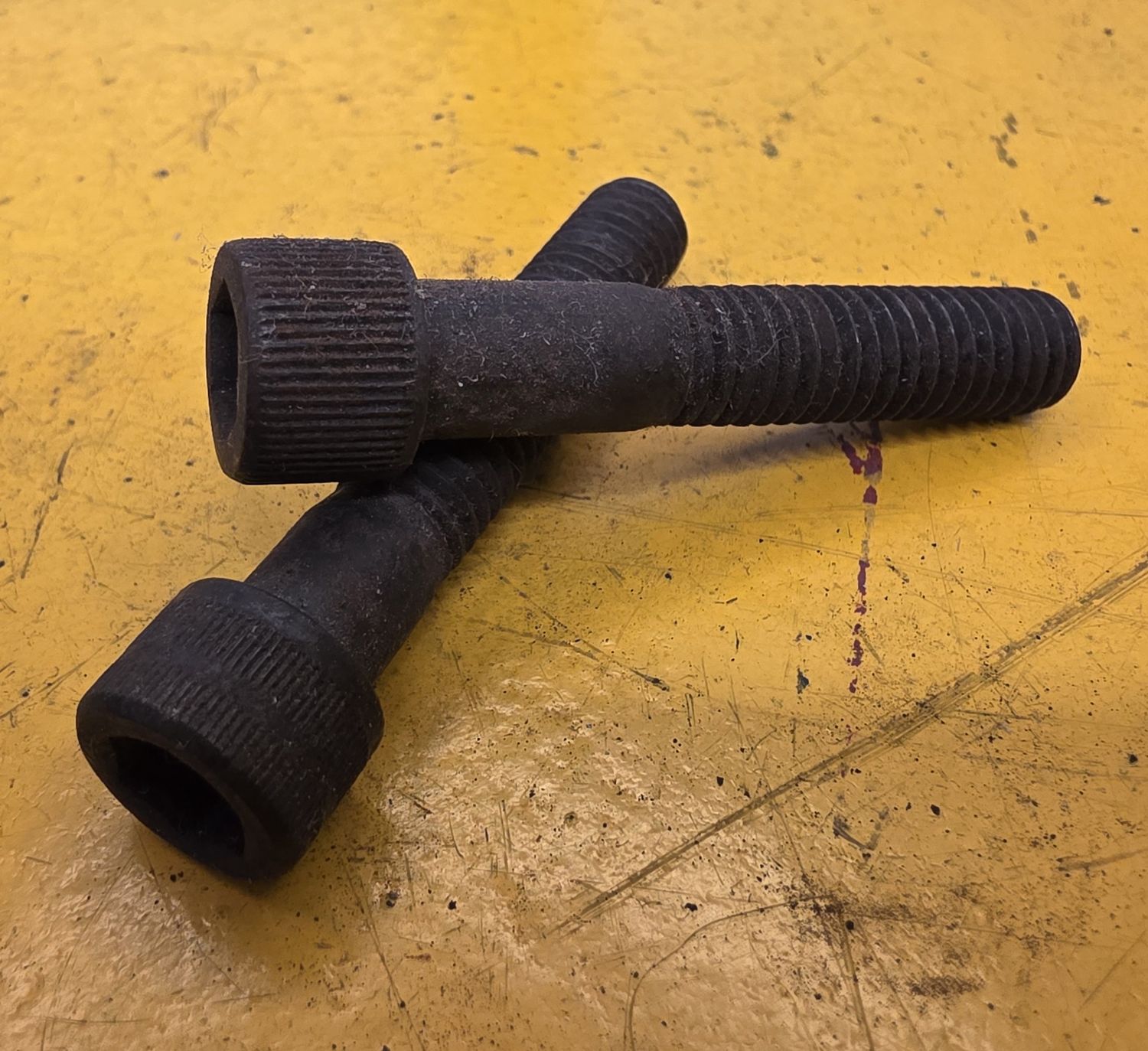 SOCKETHEAD CAPSCREW 5/8X4 UNC BLK