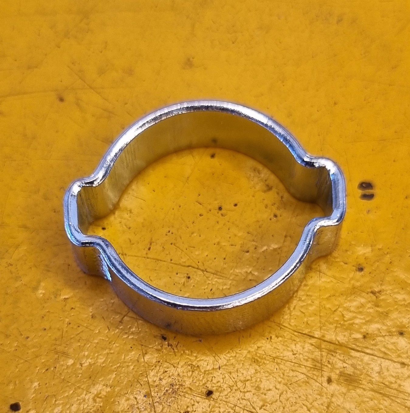 CLAMP DOUBLE EAR 22-25MM