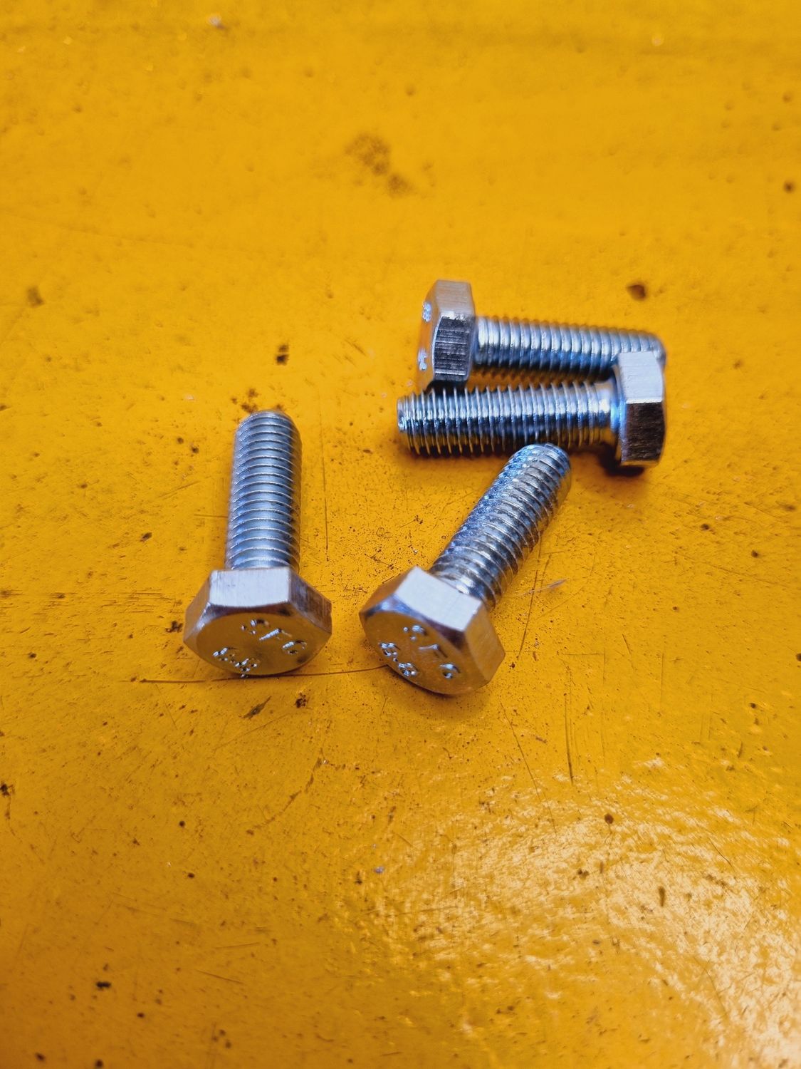 BOLT M8X25 8.8 ZINC
