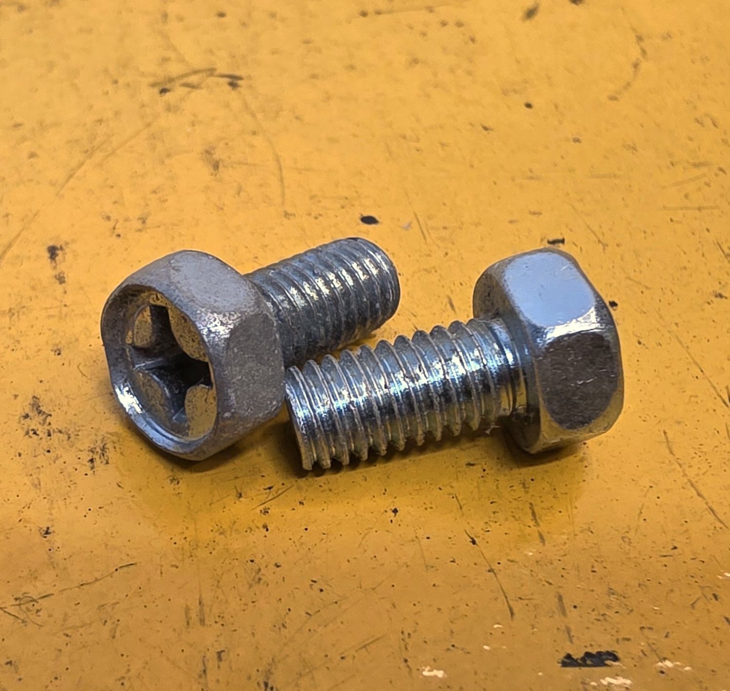 SCREW M6X10 POZI HEXHEAD ZINC