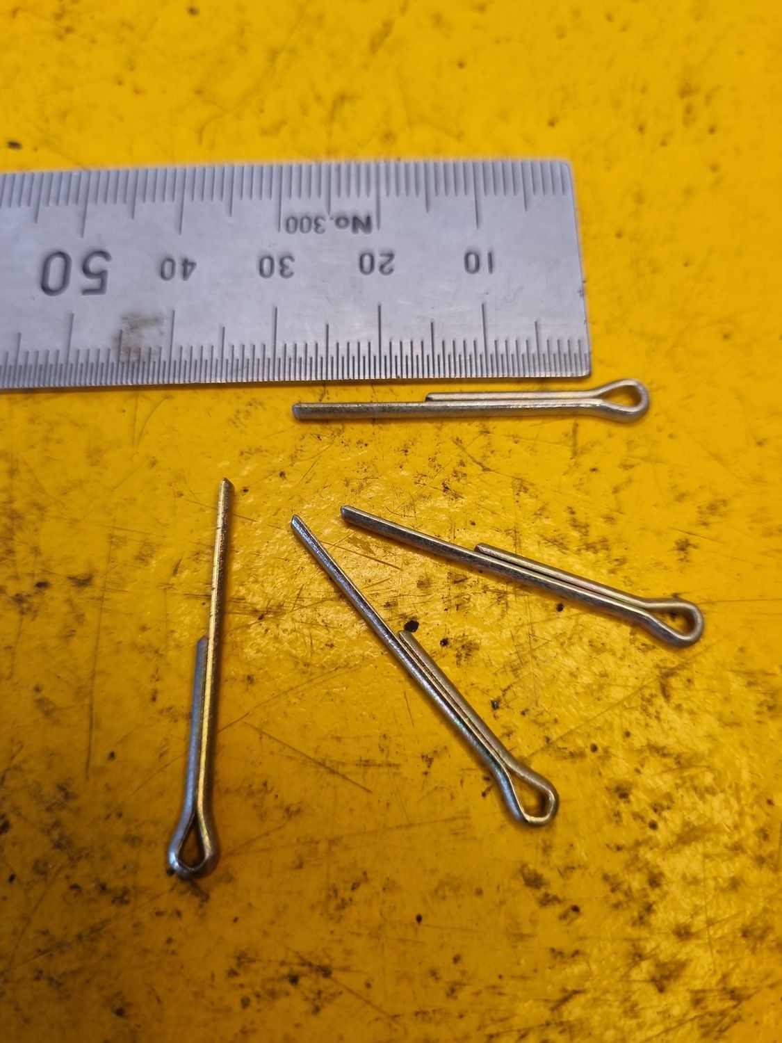 COTTER PIN 2.5X15 YZP ONE LONG LEG