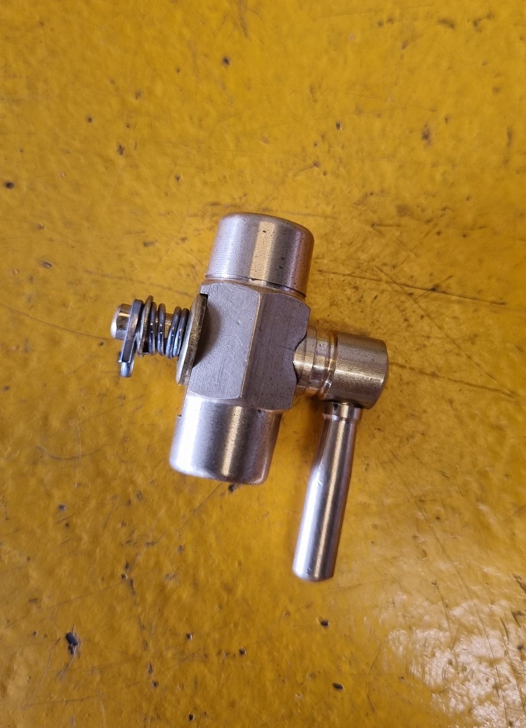 BRASS LEVER TAP FEMALE 1/8 BSP