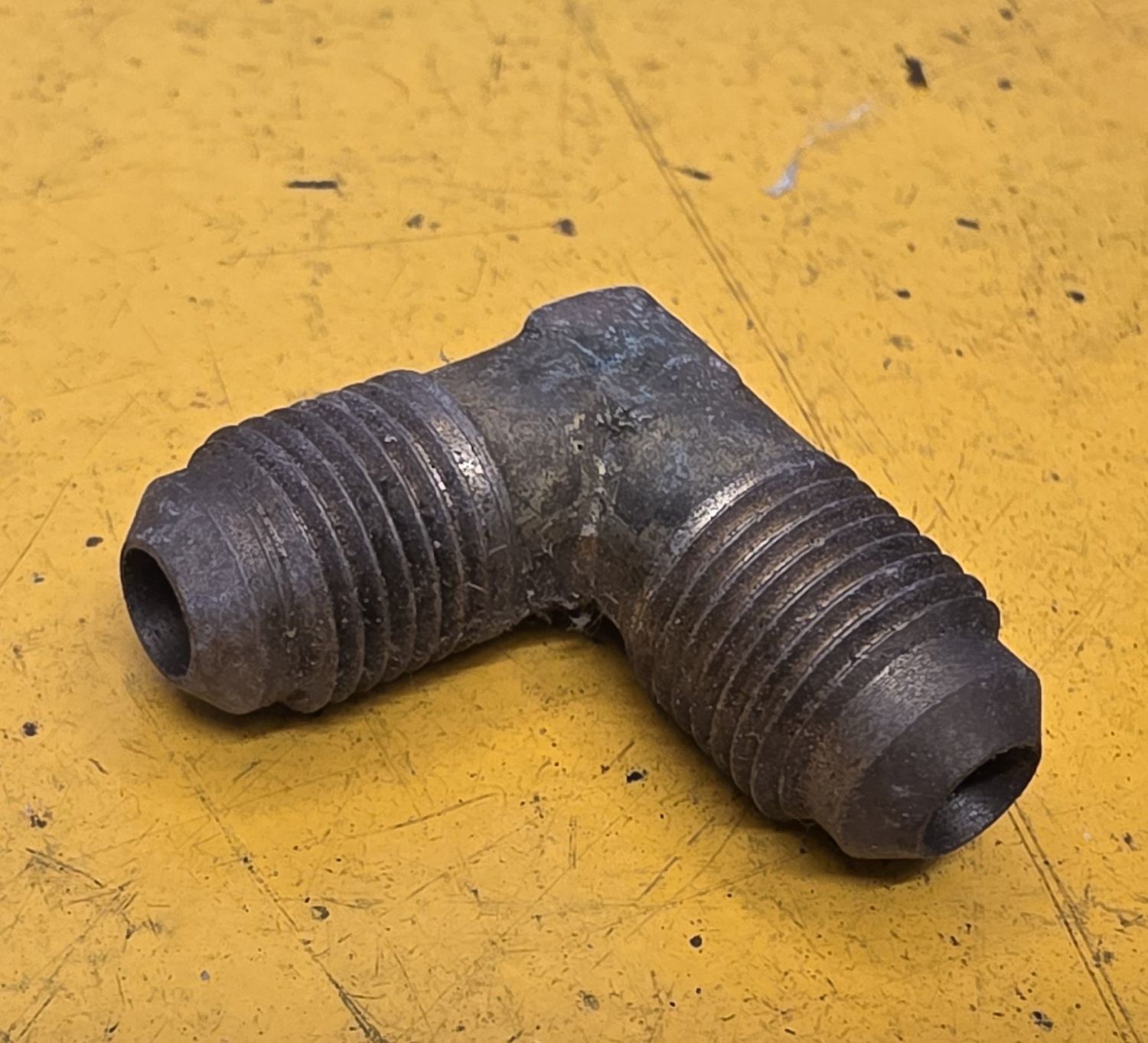 BRASS 45 DEG FLARE MALE 90 DEG ELBOW 5/16 TUBE
