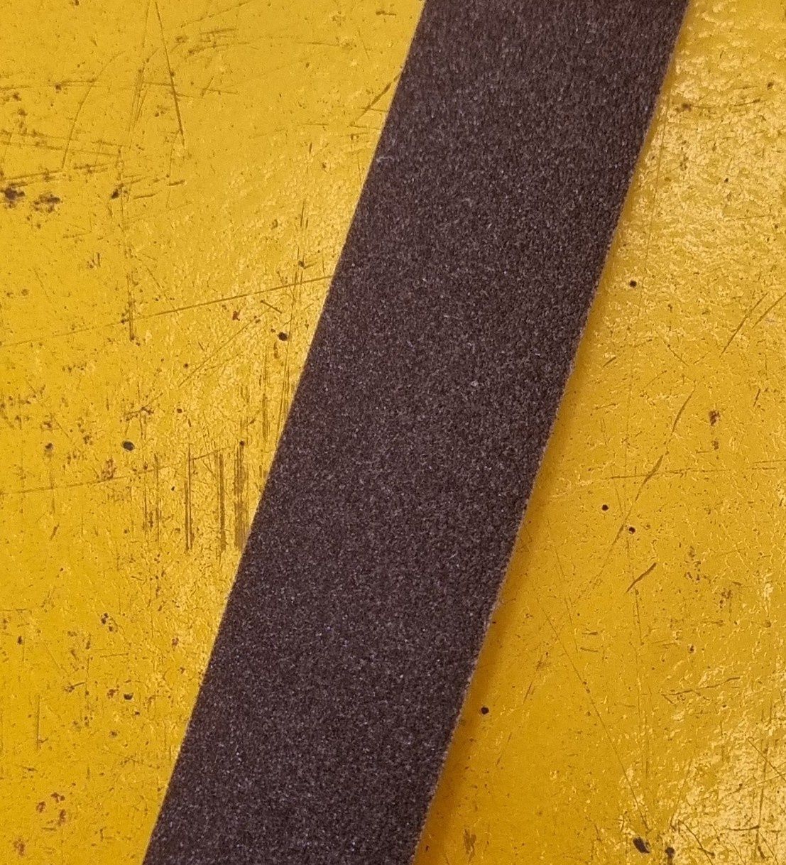 EMERY P180 HANDY ROLL PER METRE