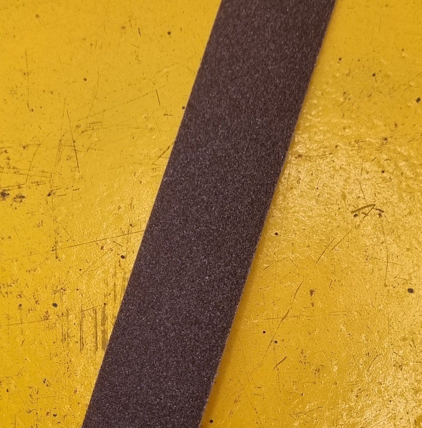 EMERY P40 HANDY ROLL PER METRE