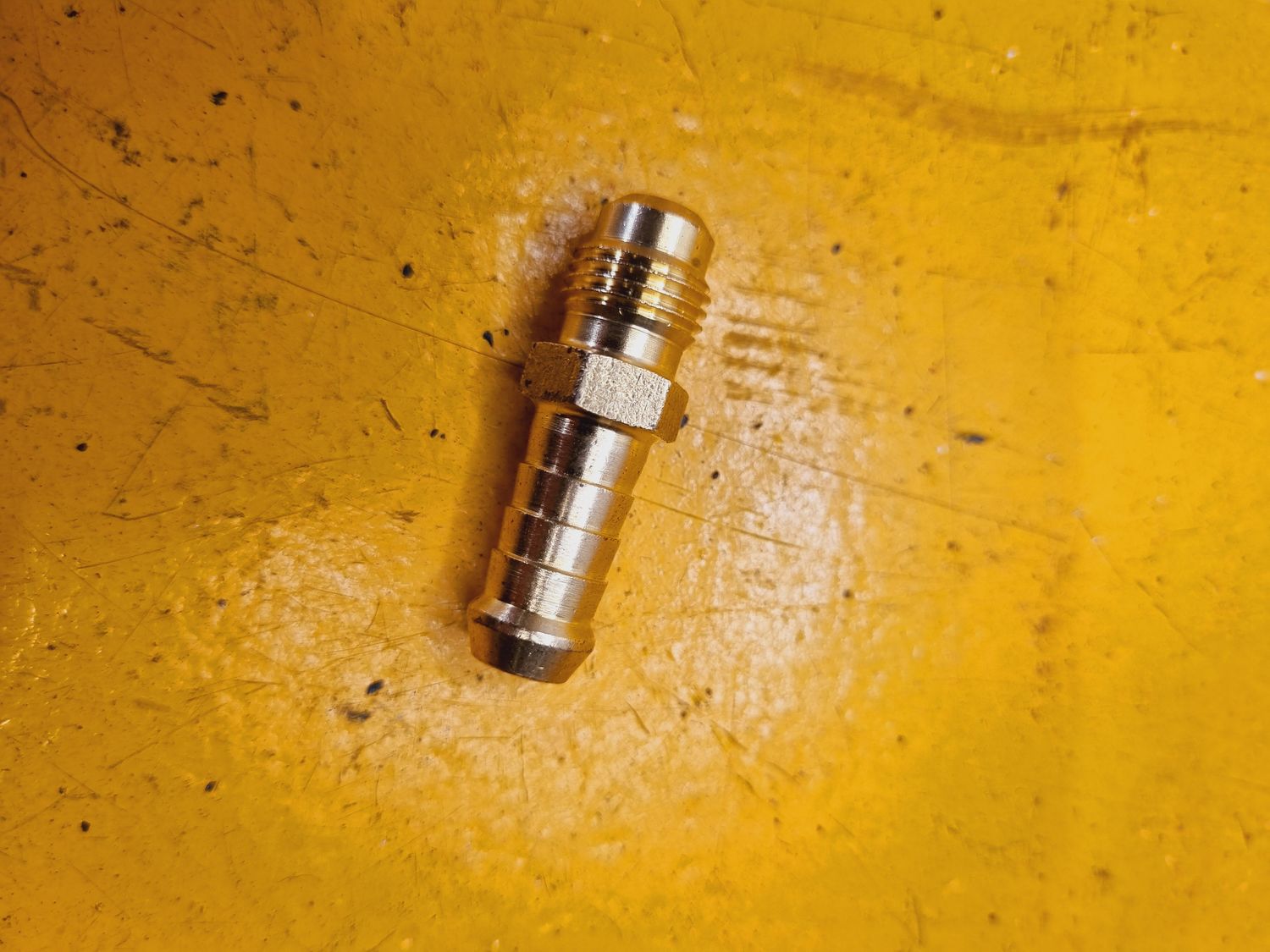 BRASS FUEL FILTER ADAPTOR 3/8 TUBE X 1/2" X 20 TPI