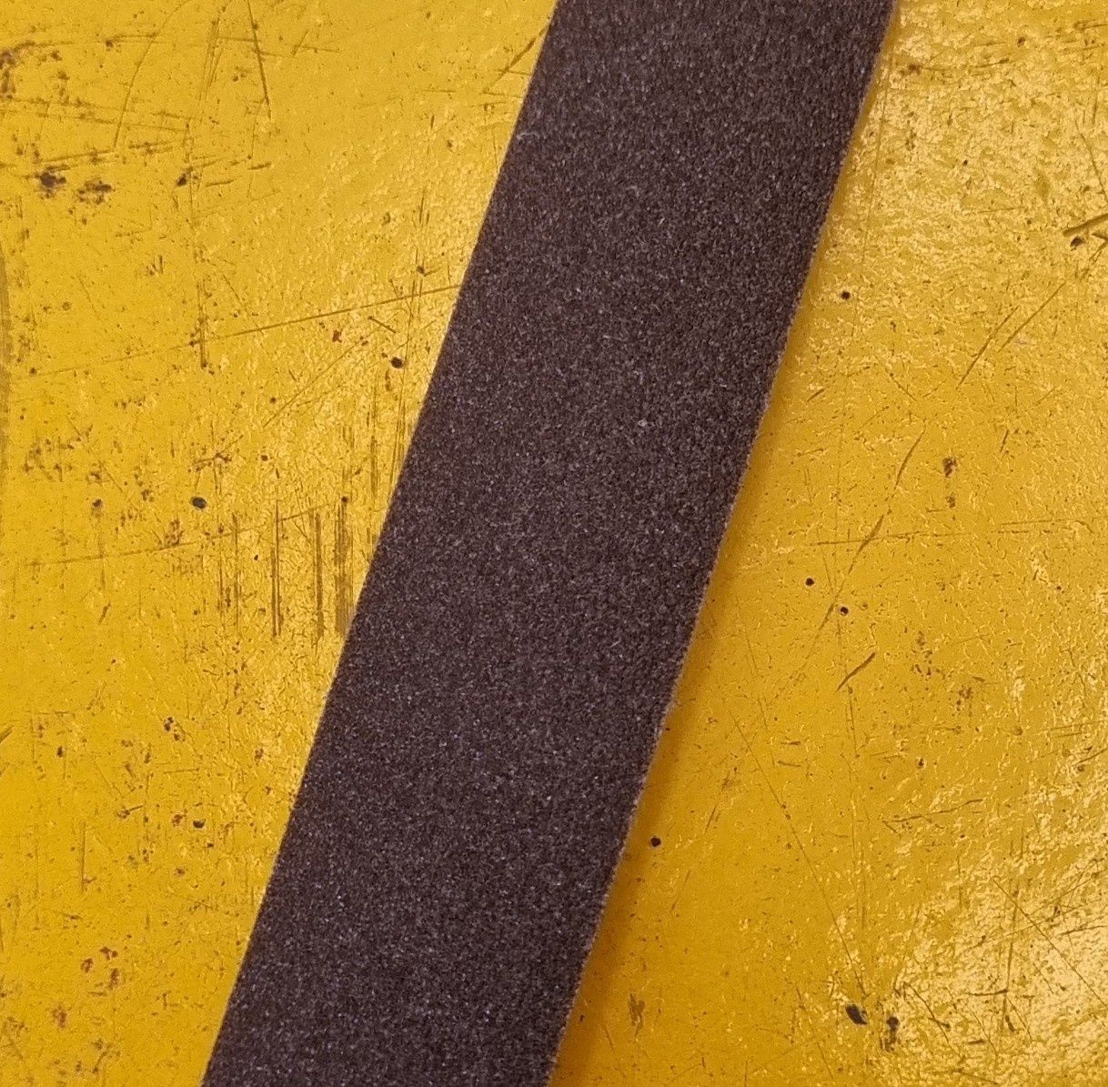 EMERY P100 HANDY ROLL PER METRE