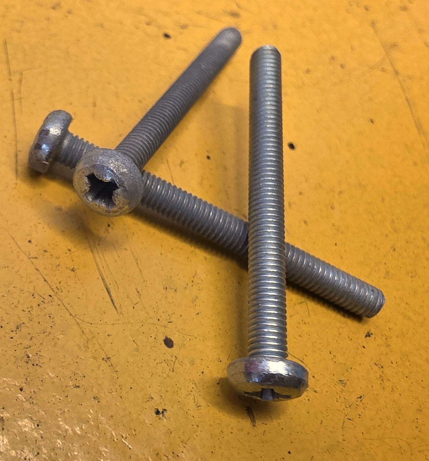 SCREW M3X30 POZI ZINC