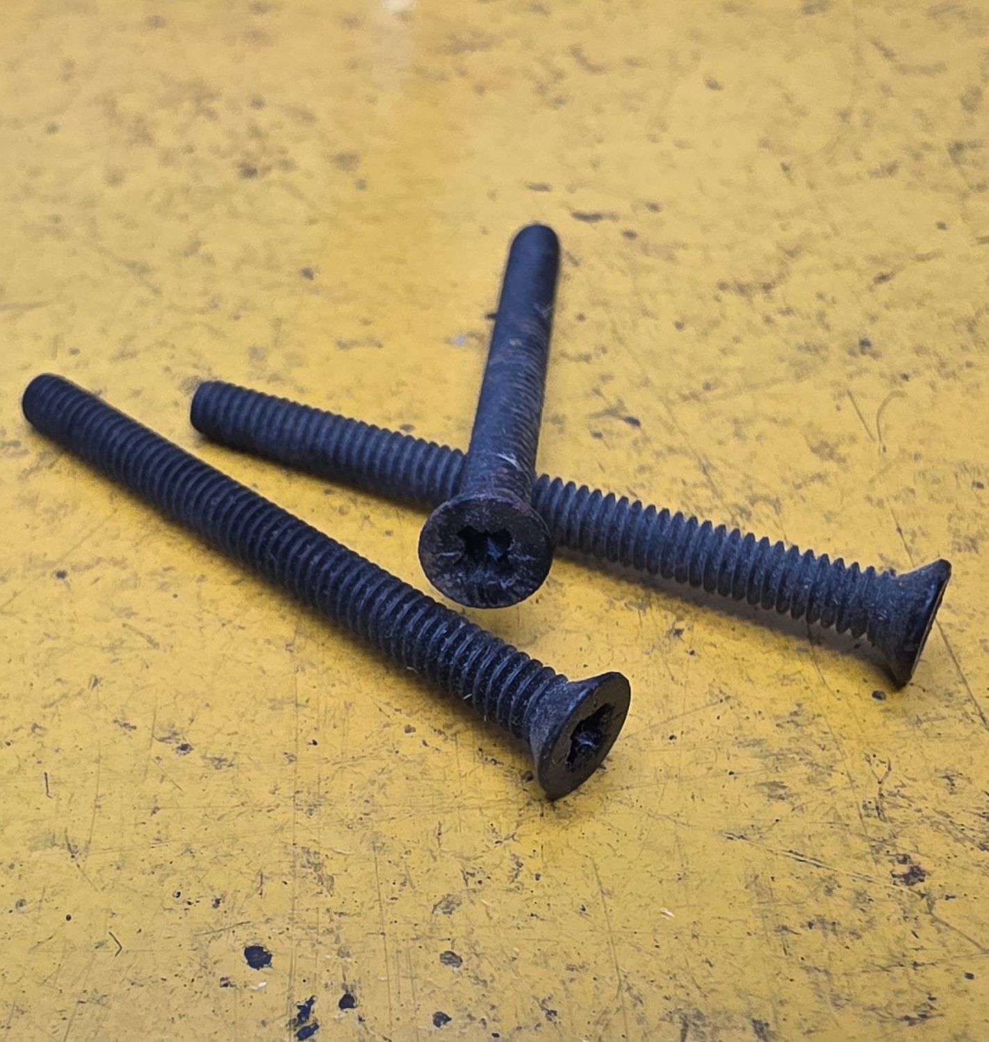 SCREW 5/32X1.5/8 UN 32TPI CSK POZI BLK