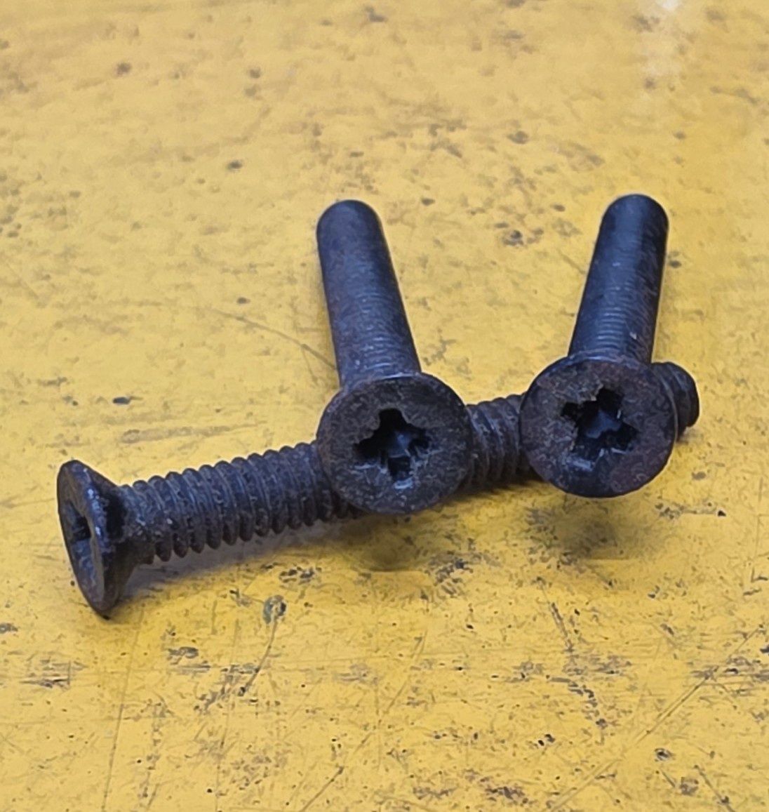 SCREW 5/32X1.1/4 UN 32TPI CSK POZI BLK