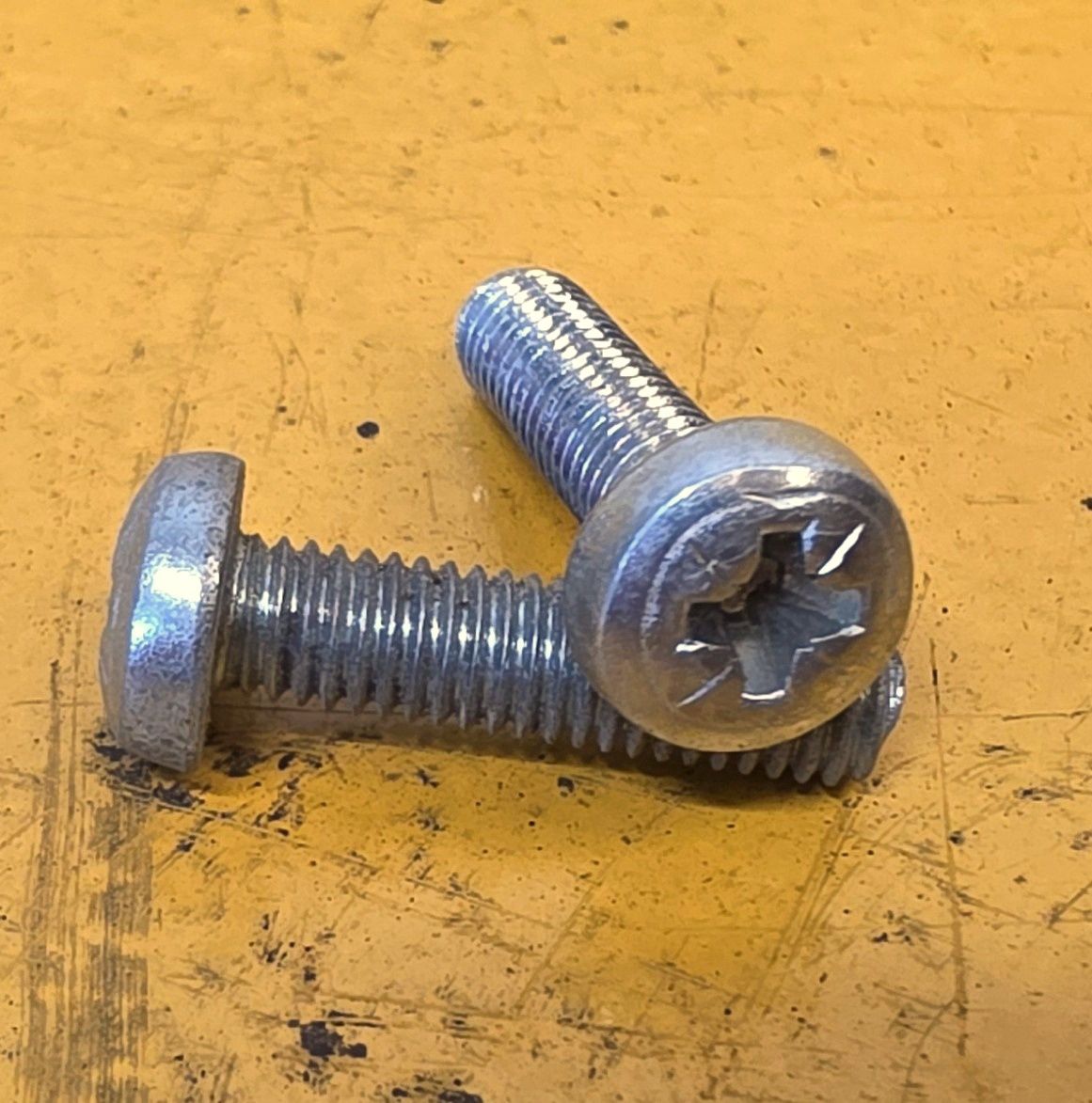 SCREW 5X18 POZI BUTTONHEAD ZINC