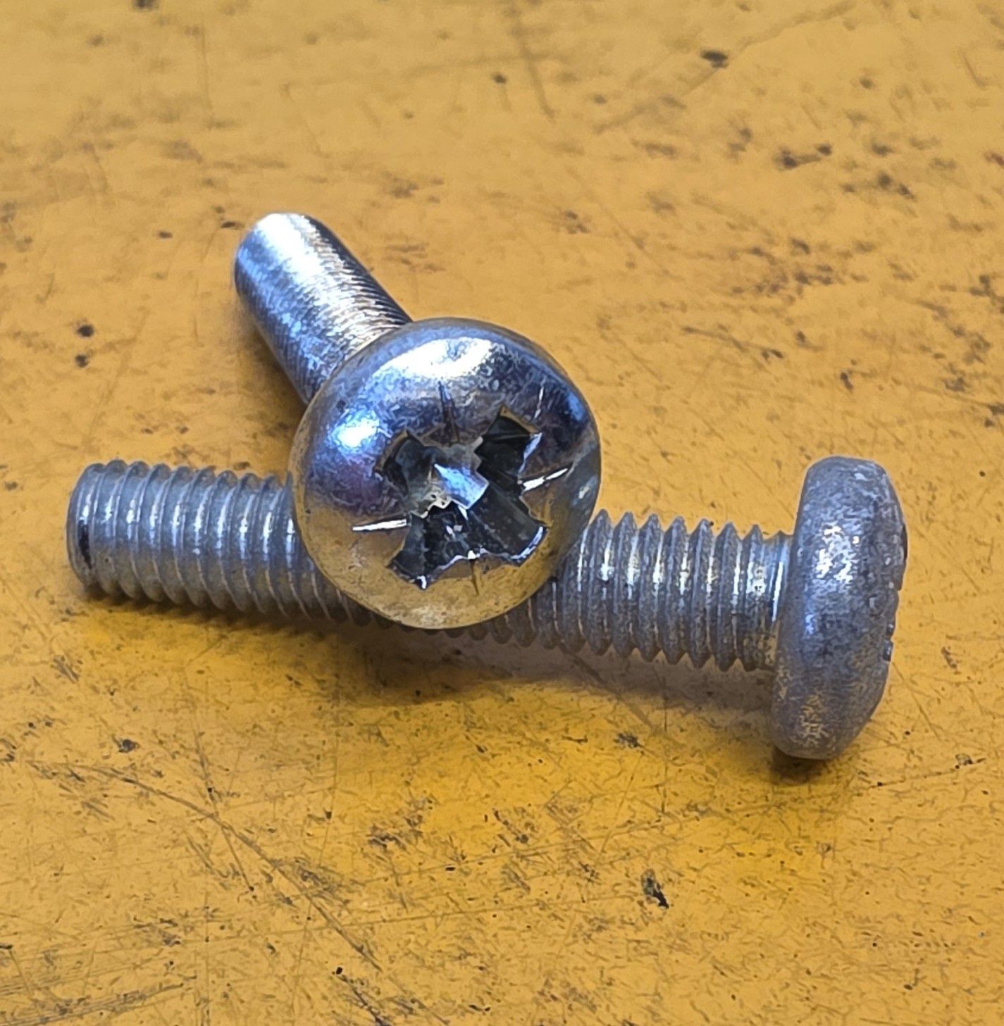 SCREW M6X30 MACHINE PAN POZI ZINC