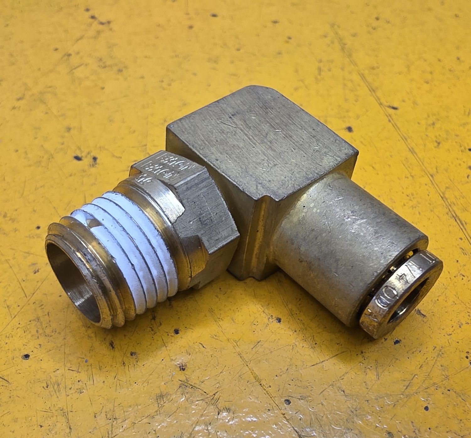 BRASS QCAB ELBOW SWIVEL 1/4 TUBE X 1/4 NPT