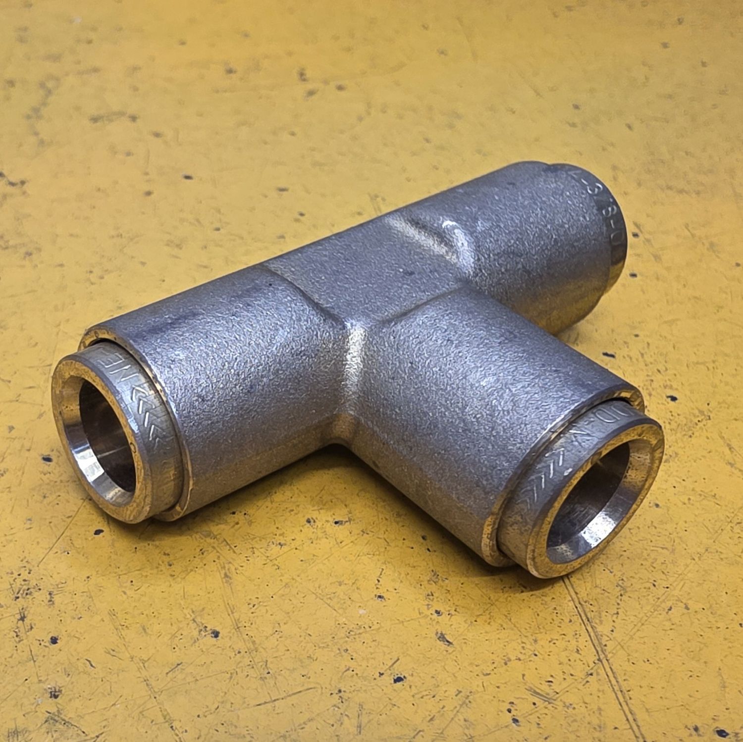 BRASS FF14 TUBE TEE 3/8
