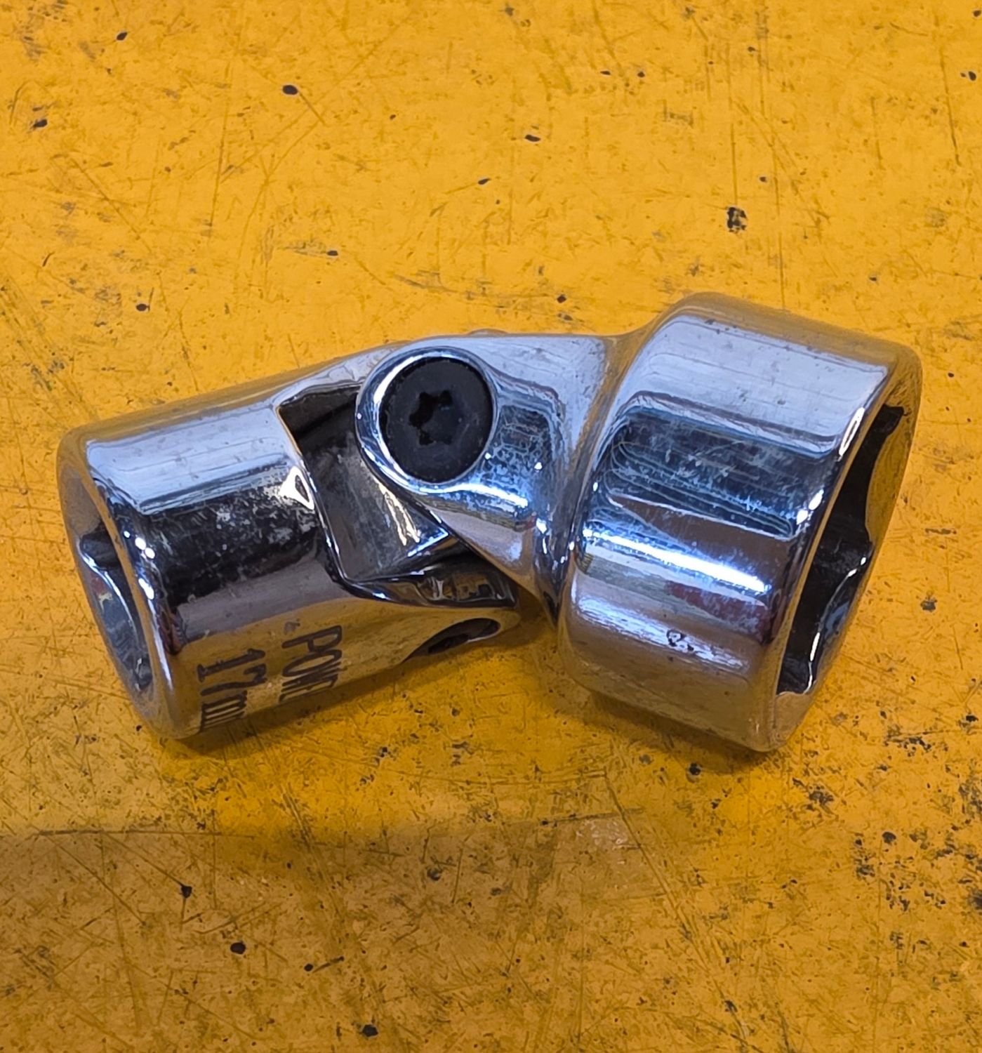 SOCKET UNIVERSAL 17MM X 3/8 DR