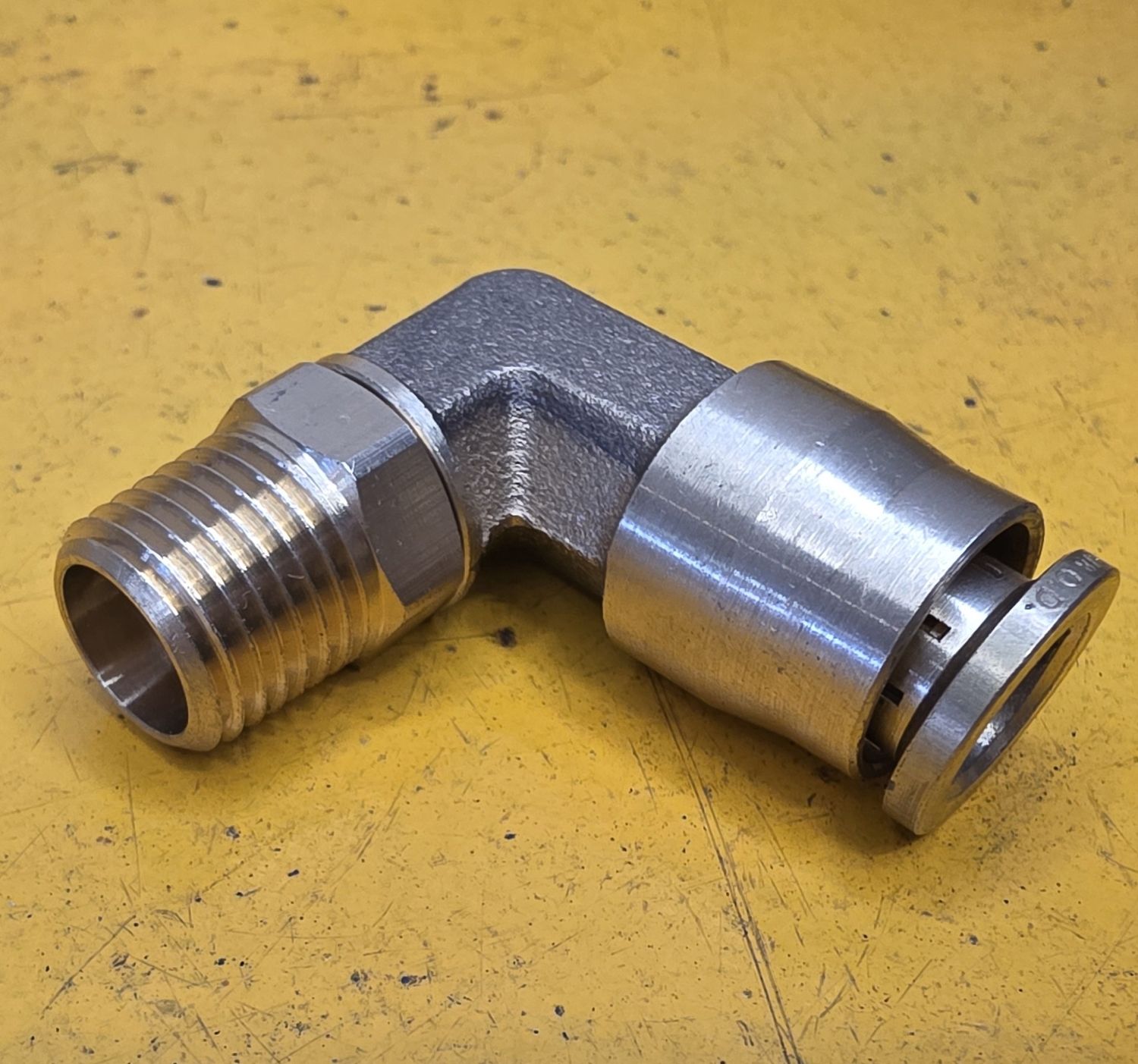BRASS FF5 ELBOW SWIVEL 3/8 TUBE X 1/4 NPT