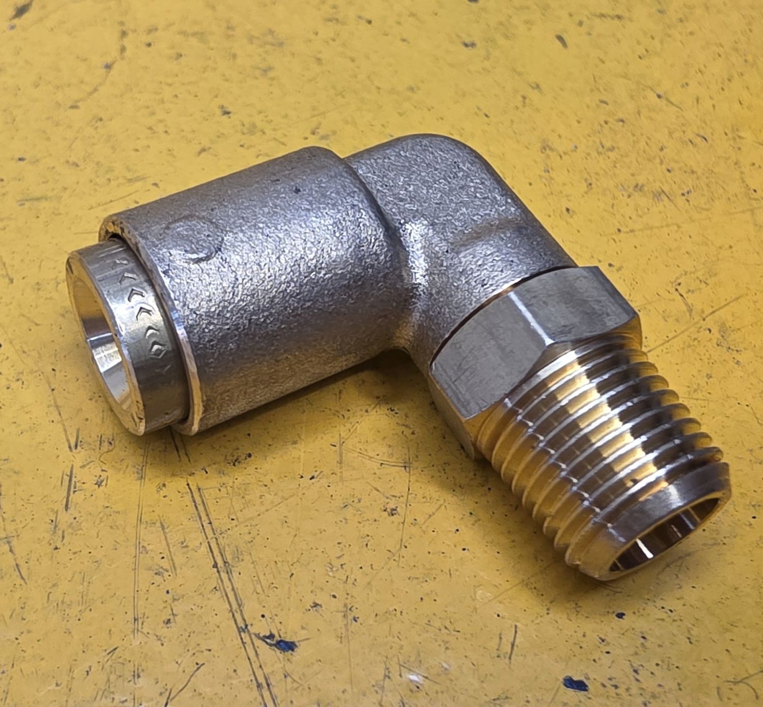 BRASS FF5 ELBOW SWIVEL 1/4 TUBE X 1/8 NPT