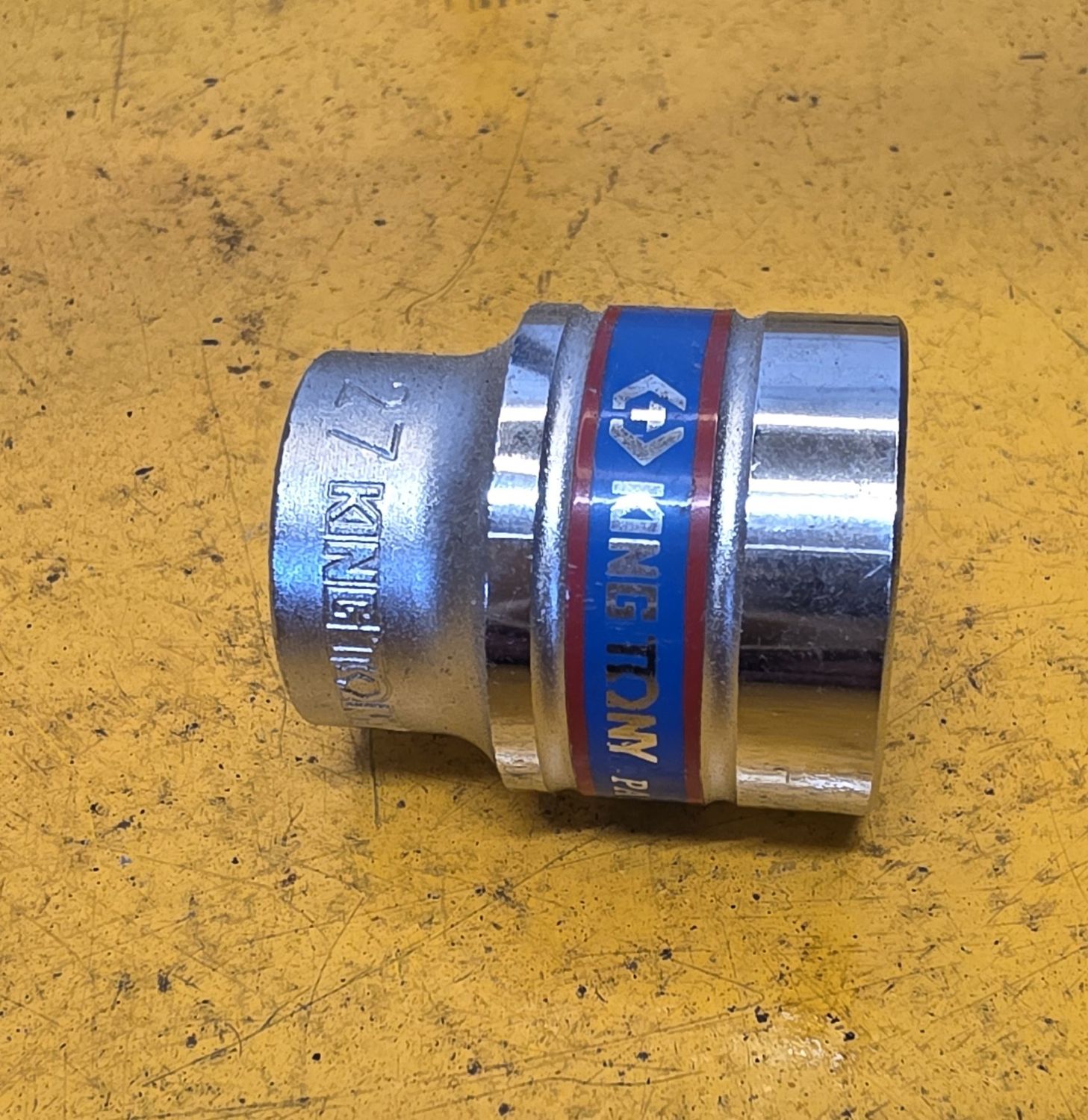 SOCKET 27X1/2DR REG 6PT KING TONY